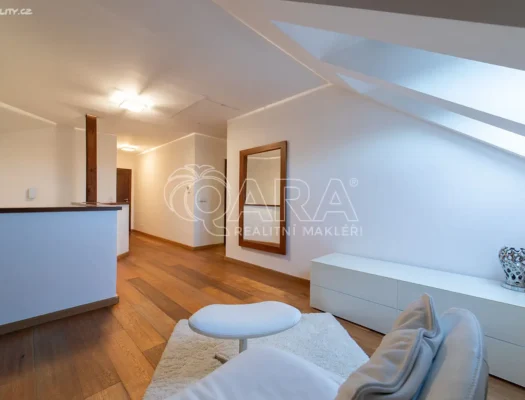 Prodej rodinného domu 390 m², pozemek 2042 m² Doubek