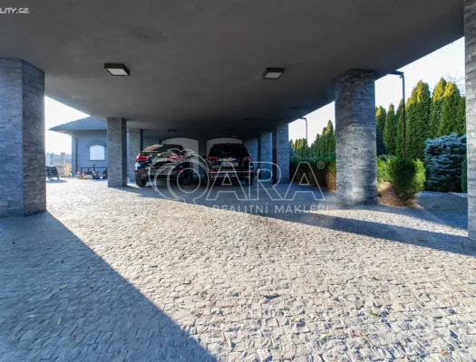 Prodej rodinného domu 390 m², pozemek 2042 m² Doubek